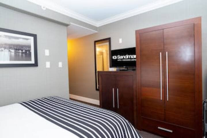 Room 10 of 186