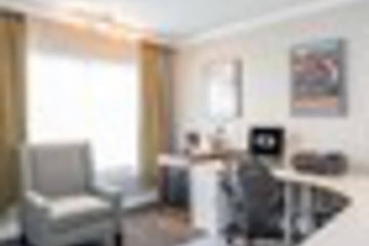 Business Center 182 of 186
