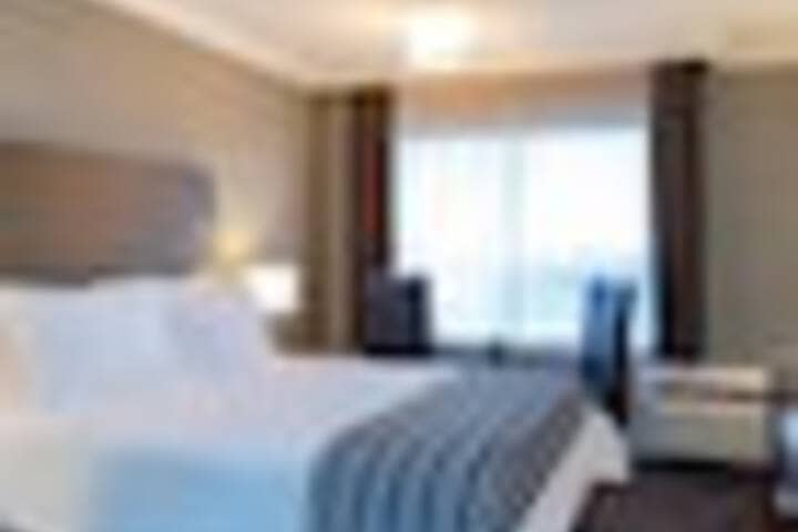 Room 44 of 186
