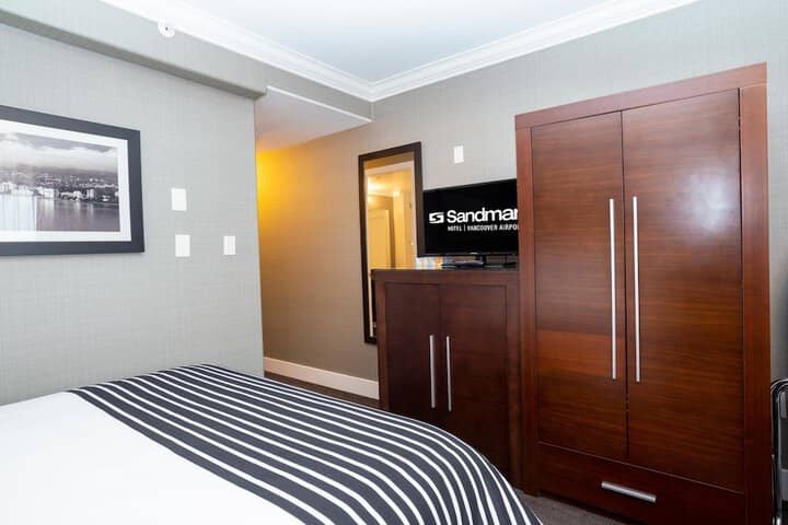 Room 12 of 186