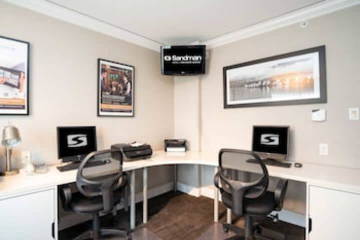 Business Center 178 of 186